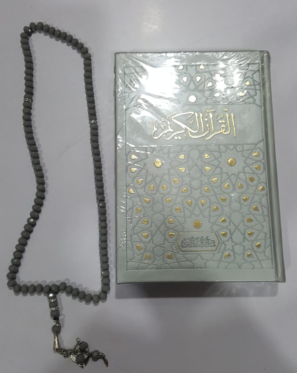 Pack sajadah+ quraan+ tasbih+ abaya crêpe avec shal+ parfum oud
