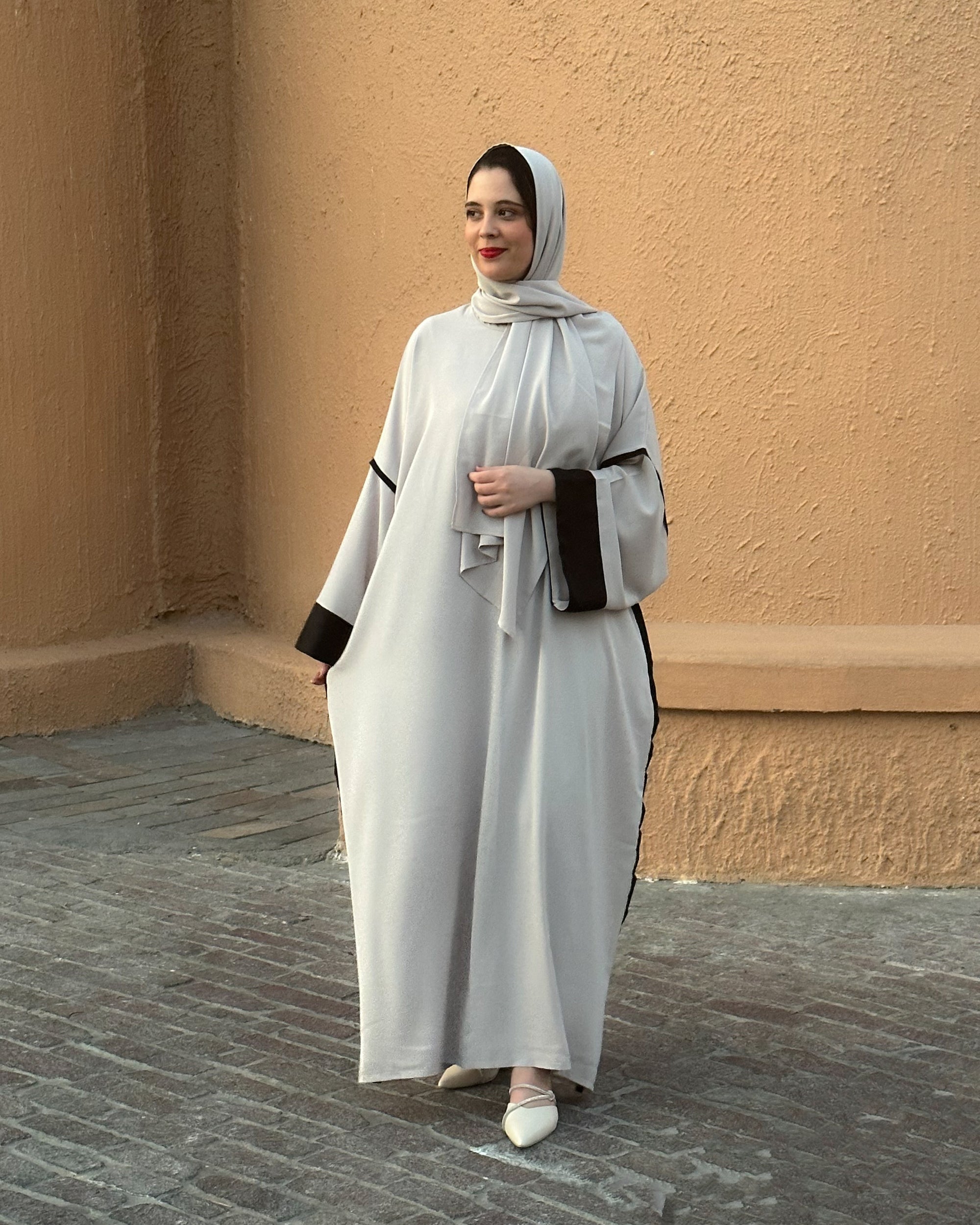 عباية البتراء _ Al batraa Gris Nude