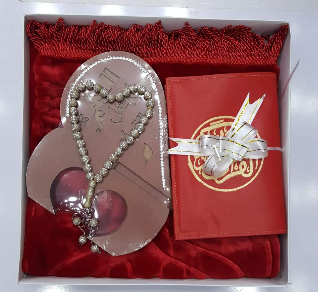 (طقم مود (مصحف + حاملة القرآن + سجادة انيقة + تسبيح