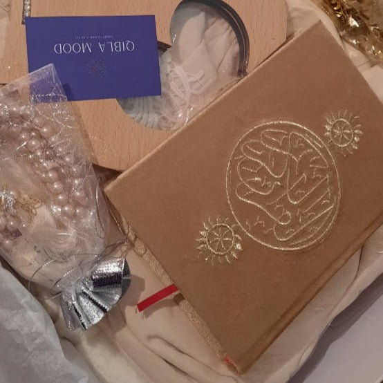 (مقرأة+عباية للصلاة + مصحف + سجادة مبطنة + تسبيح) طقم العروس